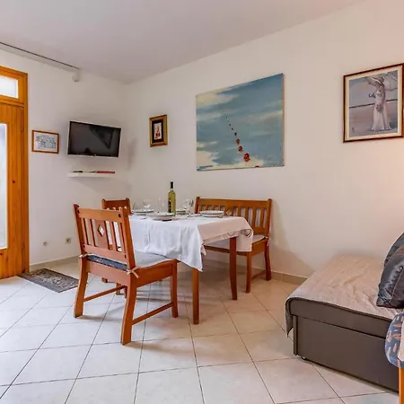 Apartment 2 Bedroom Stunning In