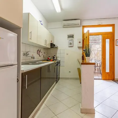 2 Bedroom Stunning In Apartment Rovinj
