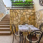 2 Bedroom Stunning In Apartmán Rovinj