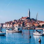 2 Bedroom Stunning In Apartmán Rovinj