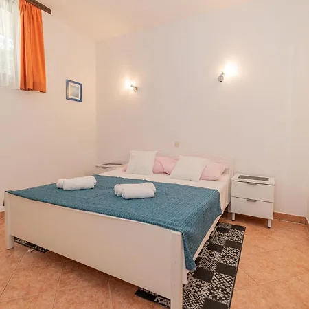 2 Bedroom Cozy In Daire Rovinj